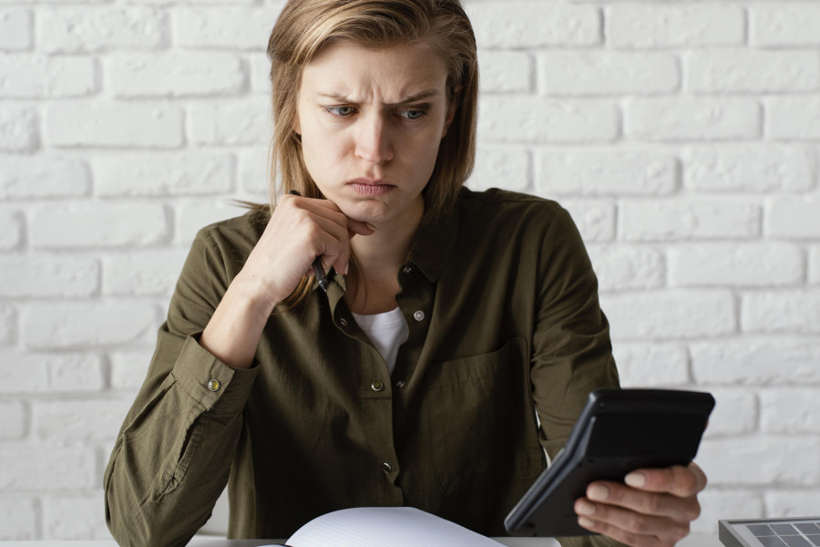 Despesas invisíveis no orçamento familiar: onde as famílias perdem dinheiro sem dar conta